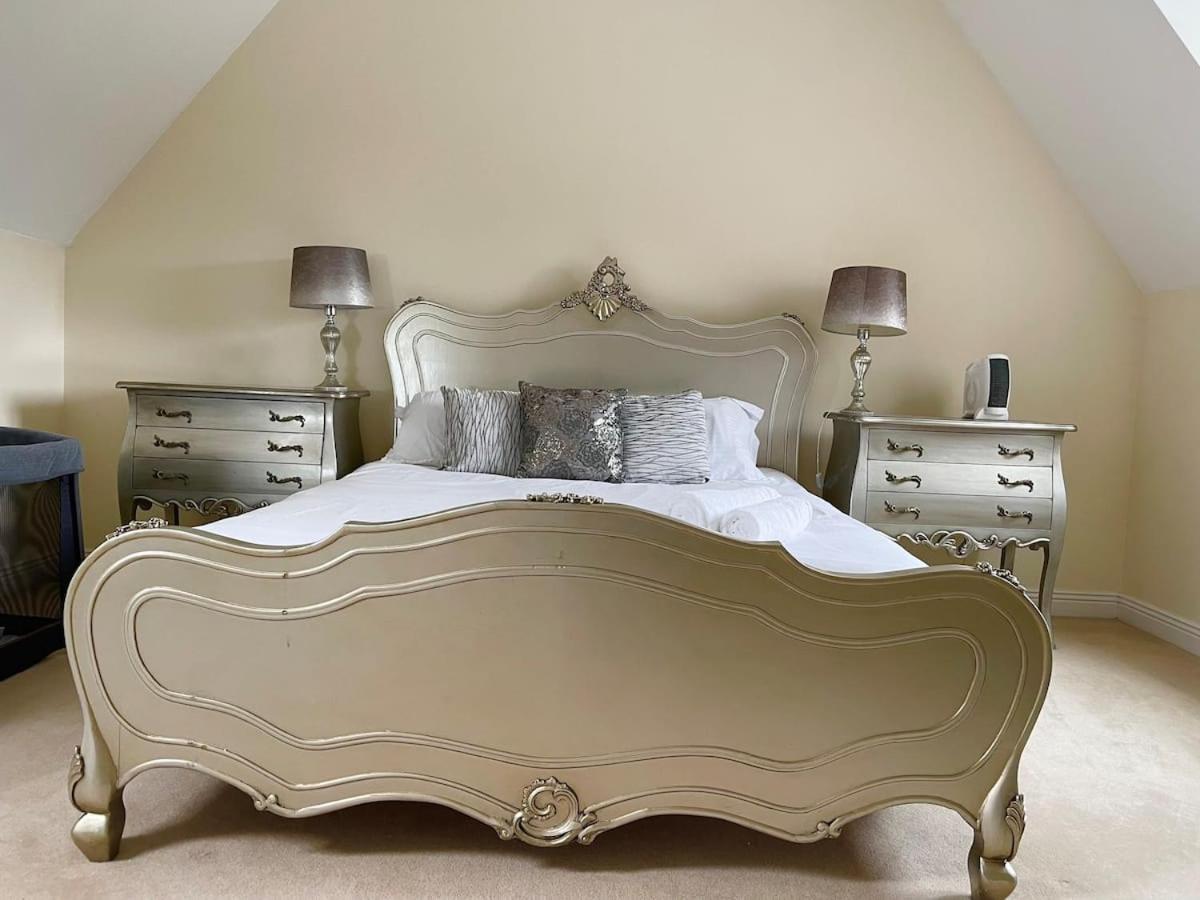 Luxurious Executive 4 Bedroom Whole Home | For 10 Hensol Extérieur photo