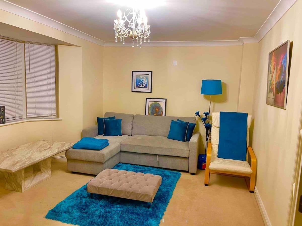 Luxurious Executive 4 Bedroom Whole Home | For 10 Hensol Extérieur photo