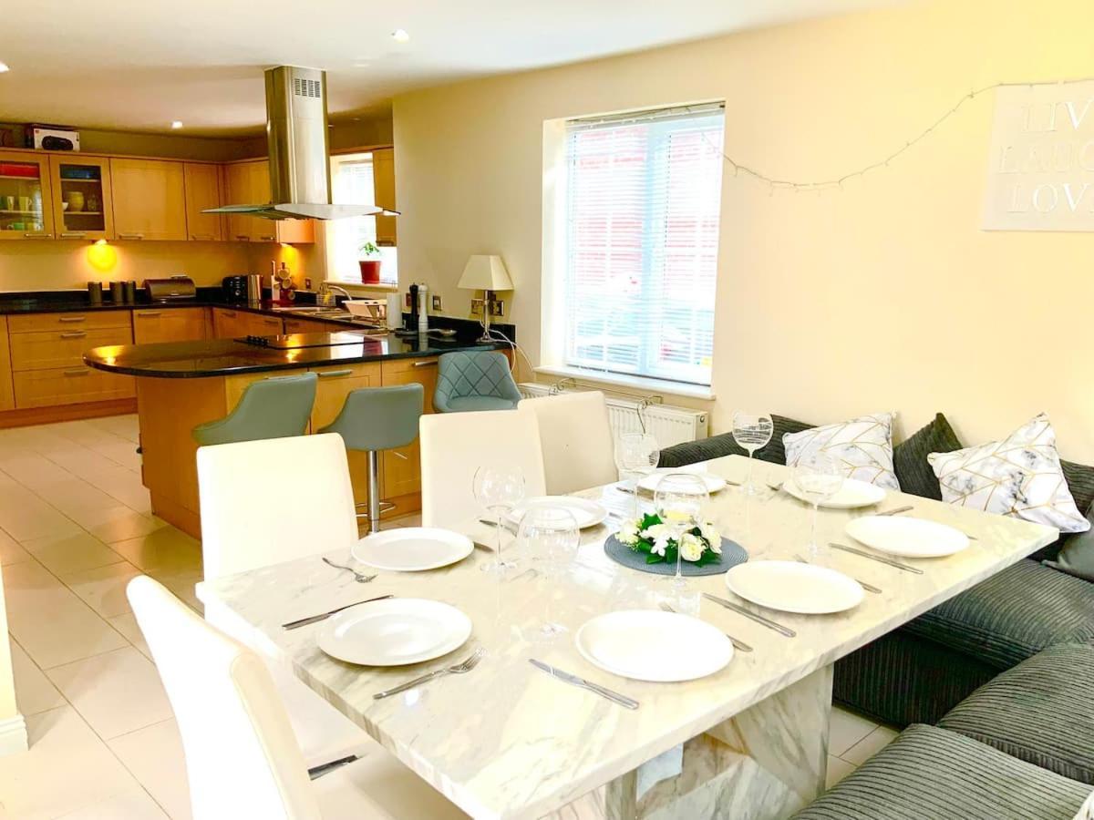 Luxurious Executive 4 Bedroom Whole Home | For 10 Hensol Extérieur photo