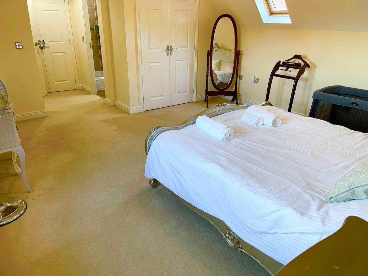 Luxurious Executive 4 Bedroom Whole Home | For 10 Hensol Extérieur photo
