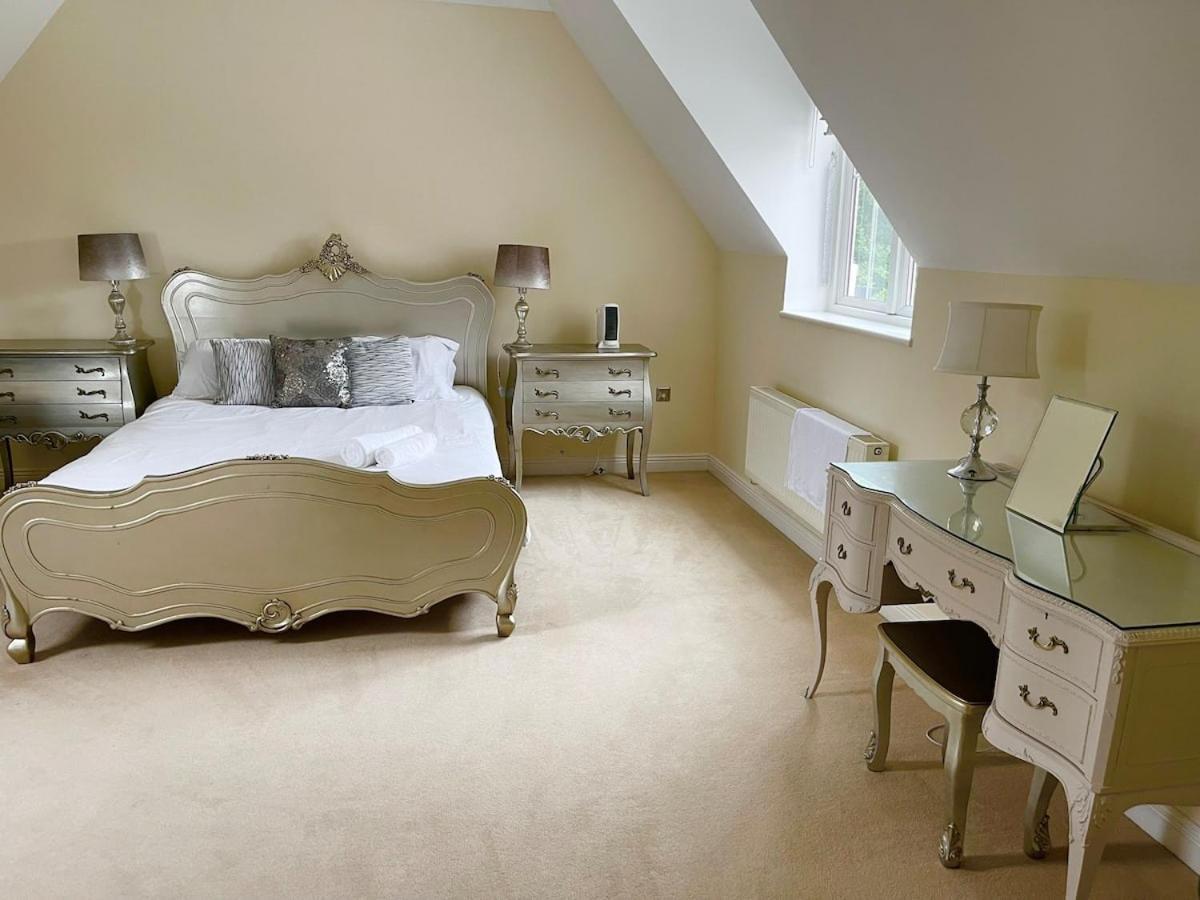 Luxurious Executive 4 Bedroom Whole Home | For 10 Hensol Extérieur photo
