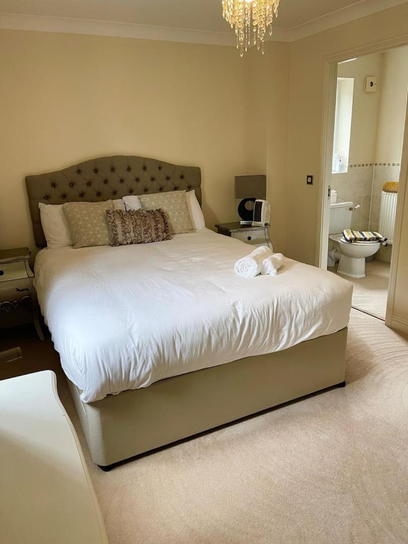 Luxurious Executive 4 Bedroom Whole Home | For 10 Hensol Extérieur photo