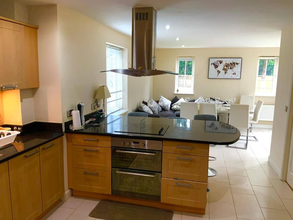 Luxurious Executive 4 Bedroom Whole Home | For 10 Hensol Extérieur photo
