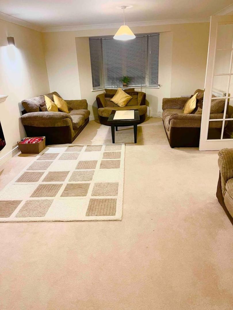 Luxurious Executive 4 Bedroom Whole Home | For 10 Hensol Extérieur photo